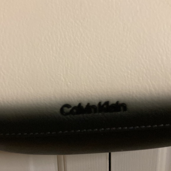 Calvin Klein Shoulder Bag - Picture 3 of 8